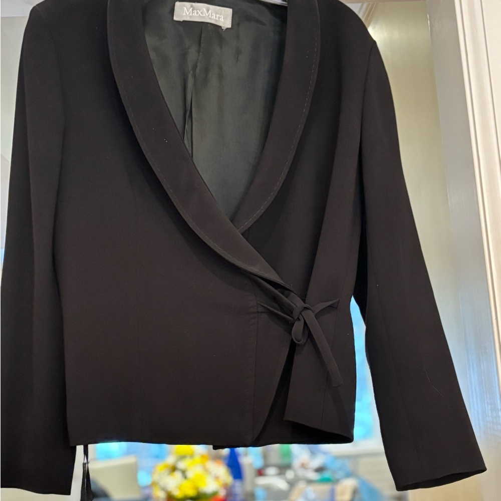 MaxMara Women's Elegant Black Blazer